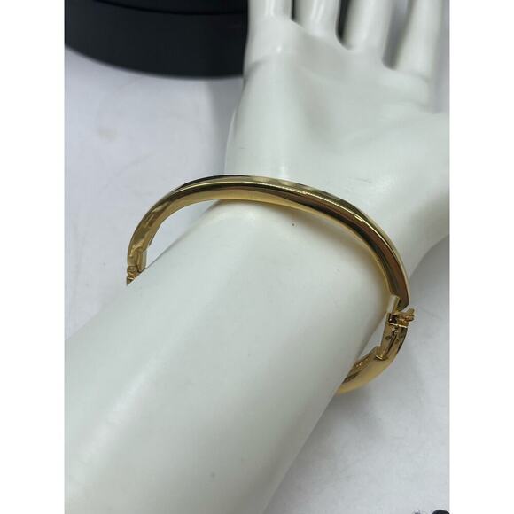 SWAROVSKI Vintage Swan Signed
Blinding Ice Crystal Hinged Bangle Gold Tone - Picture 10 of 15